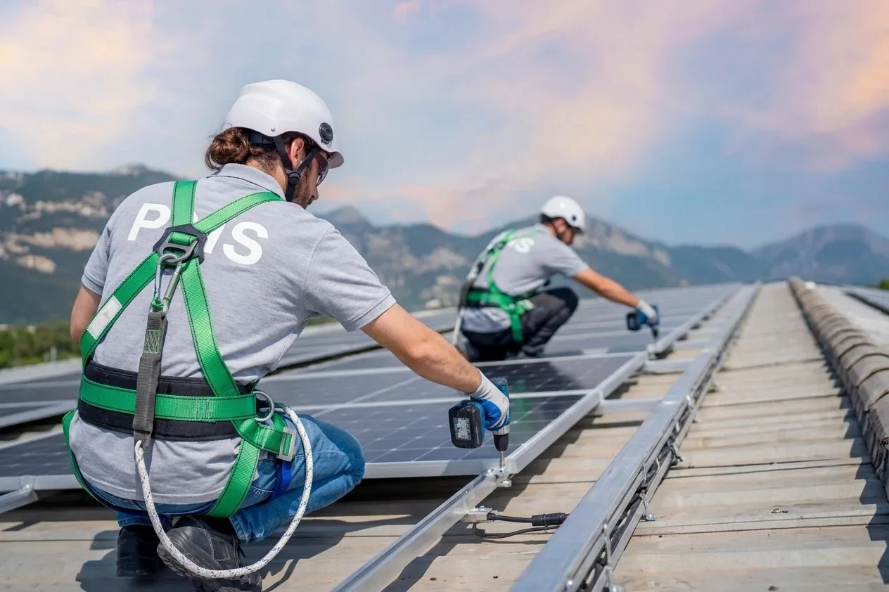 Équipe PNS — Panneaux solaires Aulnay-sous-Bois Équipe PNS technicien RGE installation panneaux solaires à Aulnay-sous-Bois